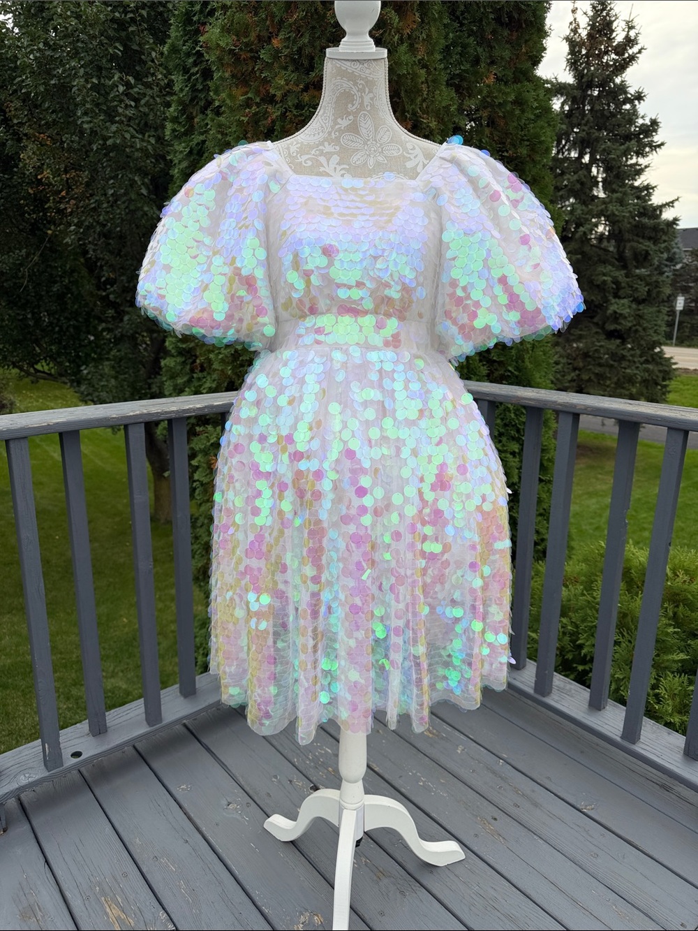 Ivy City Co Iridescent Sequin Puff-Sleeve Dress - White Sz 8